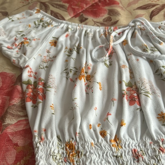 Forever 21 White Floral Off the Shoulder Crop Top - Picture 3 of 8